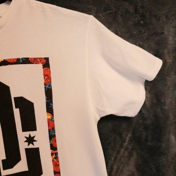 Men DC  T-Shirt White Size Med - Picture 5 of 9